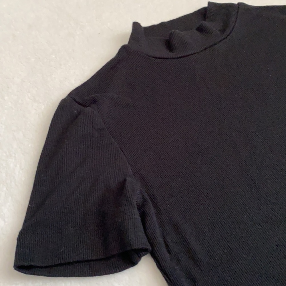 {Aritzia} Babaton | Mockneck Ribbed Cropped Short Sleeve Contour Tee Black (XS) - Picture 4 of 12